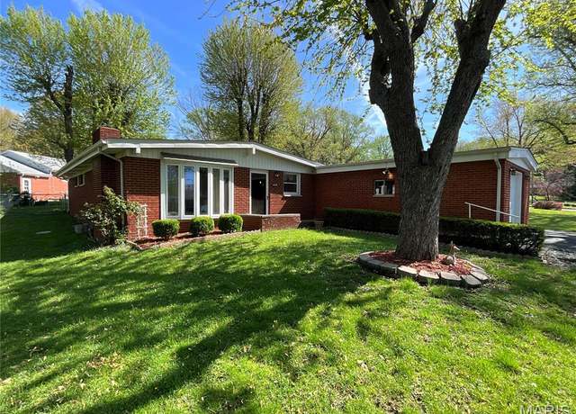 Property at 805 Willoway Ave, East Alton, IL 62024, 3 beds, 2 baths