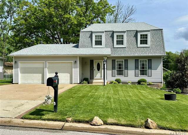 Property at 8 Jane Dr, St Peters, MO 63376, 3 beds, 2.5 baths