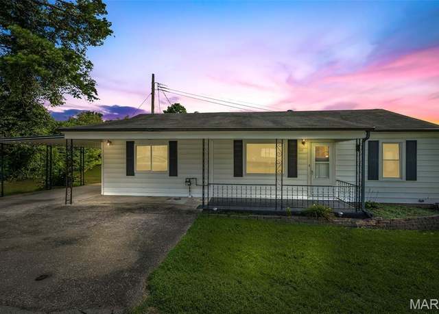 Property at 312 Oak Ln, De Soto, MO 63020, 3 beds, 2 baths