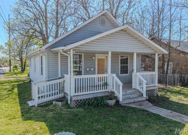 Property at 211 Van Buren St, Lebanon, MO 65536, 2 beds, 1 bath