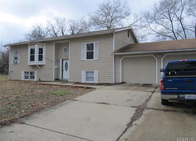 Property at 407 1st St, Warrenton, MO 63383, 2 beds, 2.5 baths