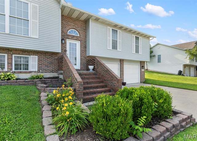 Property at 757 N West Ln, Jackson, MO 63755, 3 beds, 2 baths