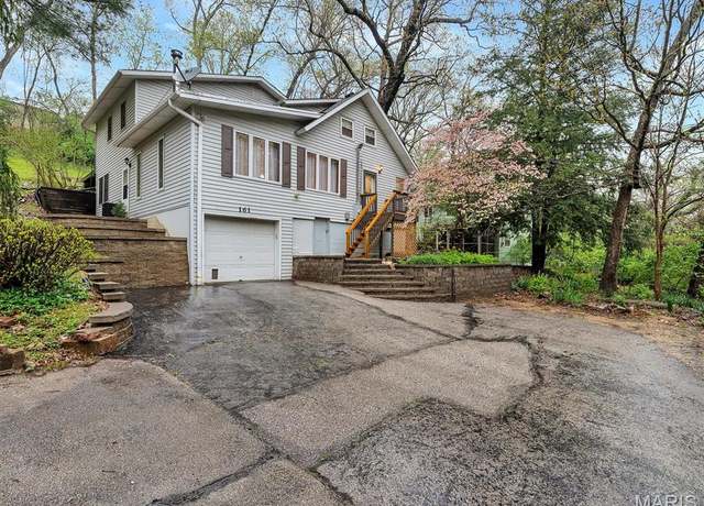 Property at 161 Castlewood Dr, Ballwin, MO 63021, 4 beds, 3 baths
