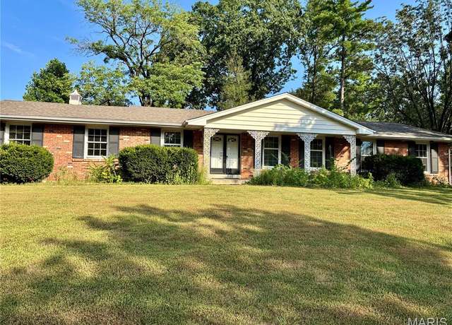 Property at 487 Runnymede Dr, Creve Coeur, MO 63141, 3 beds, 2 baths
