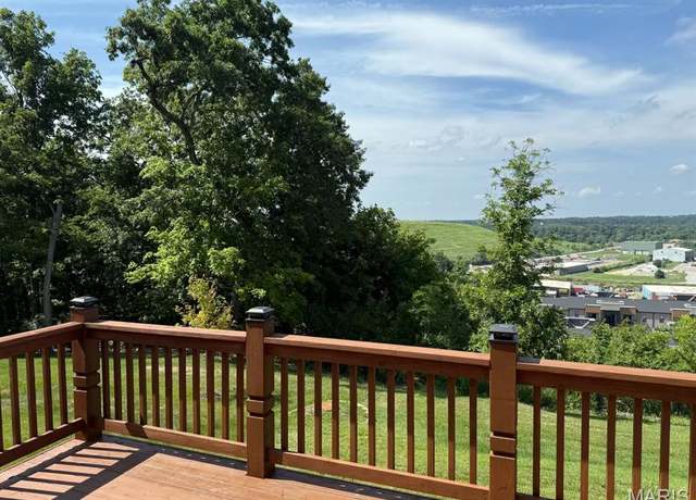Property at 112 Majestic Dr, Valley Park, MO 63088, 3 beds, 2.5 baths