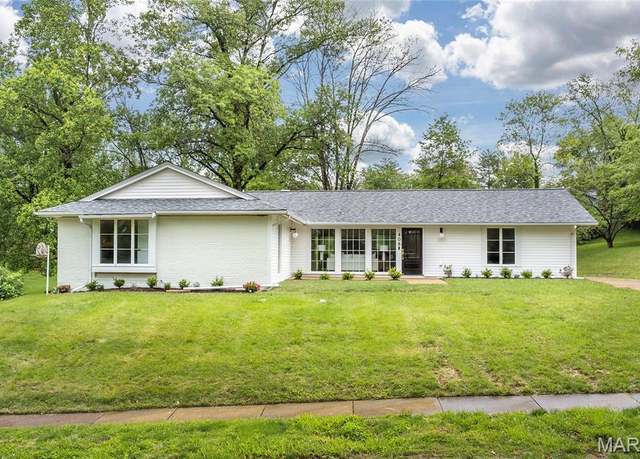 Property at 406 Brooktree Dr, Ballwin, MO 63011, 3 beds, 2 baths