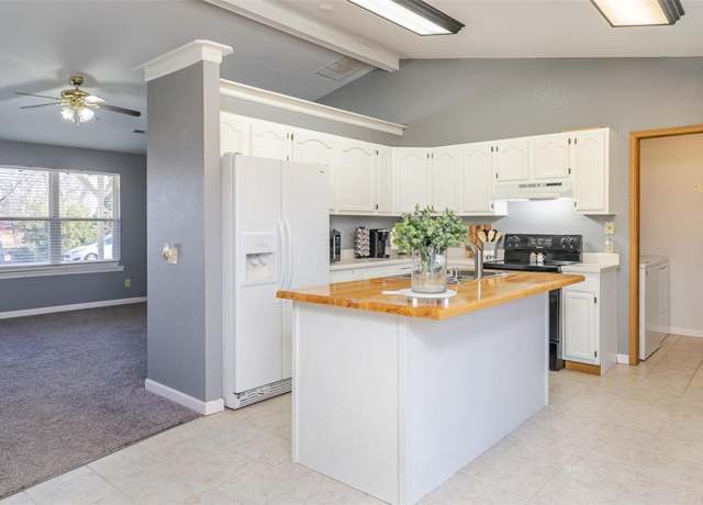 Property at 979 Huntington Meadows Ln, Sullivan, MO 63080, 4 beds, 2 baths
