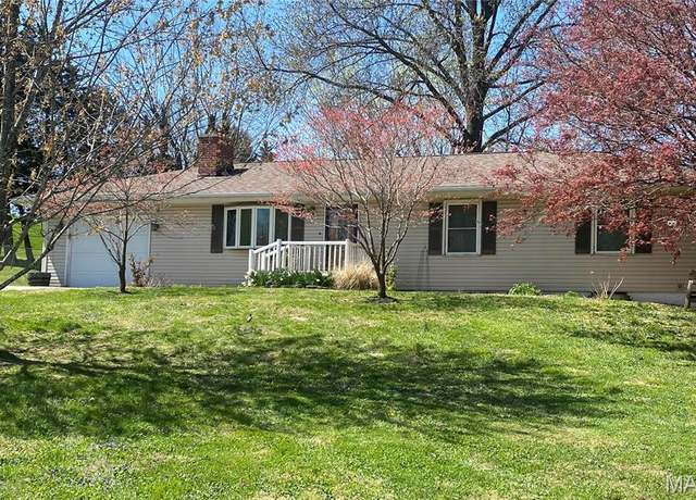 Property at 455 Head Ln, Hannibal, MO 63401, 3 beds, 1.5 baths