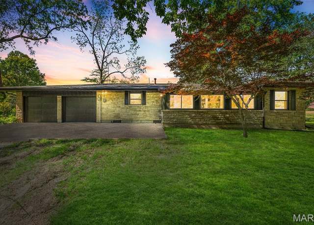 Property at 701 Hillsboro Rd, Farmington, MO 63640, 3 beds, 2 baths