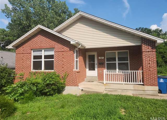 Property at 707 Silver St, Alton, IL 62002, 3 beds, 1 bath