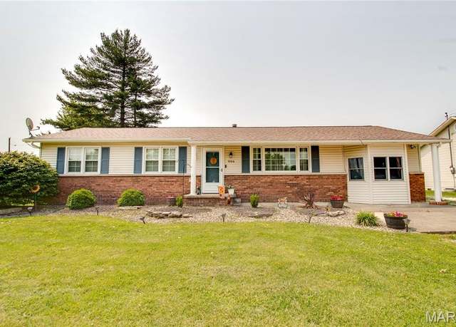 Property at 906 E Fairgrounds Ave, Jerseyville, IL 62052, 4 beds, 2 baths