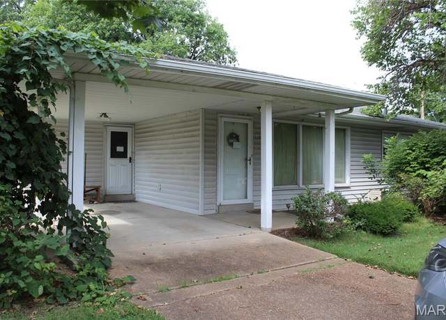 Property at 1150 Charbonier Rd, Florissant, MO 63031, 4 beds, 2 baths
