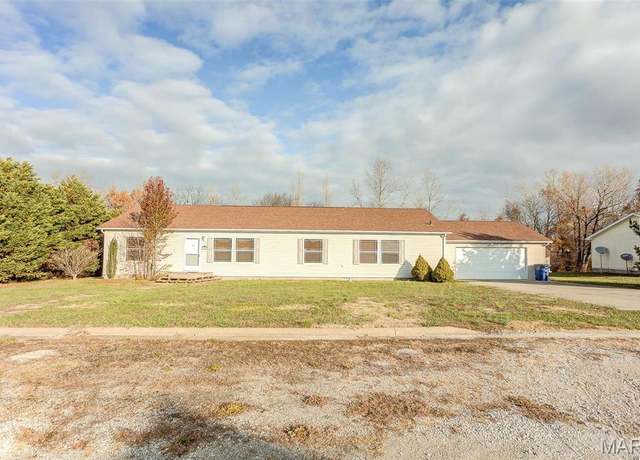 Property at 321 Sunset Dr, Sparta, IL 62286, 3 beds, 2 baths