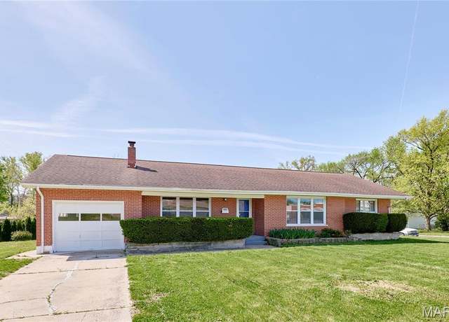Property at 320 Hawthorn Ave, St Charles, MO 63301, 3 beds, 2 baths