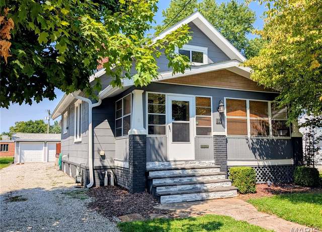 Property at 823 Prickett Ave, Edwardsville, IL 62025, 3 beds, 1 bath