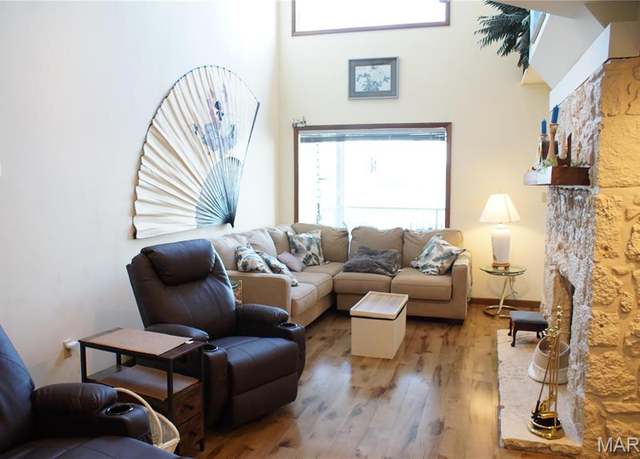 Property at 64 W Windjammer Ct Unit 2D, Lake Ozark, MO 65049, 2 beds, 2.5 baths