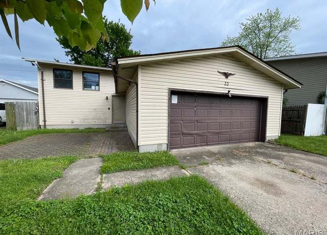 Property at 33 Briarcliff Dr, Granite City, IL 62040, 4 beds, 3 baths