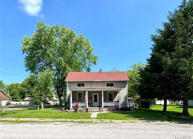 Property at 201 E 2nd North St, Mount Olive, IL 62069, 5 beds, 1.5 baths