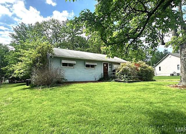 Property at 127 Ivy Ct, Ballwin, MO 63011, 3 beds, 2 baths