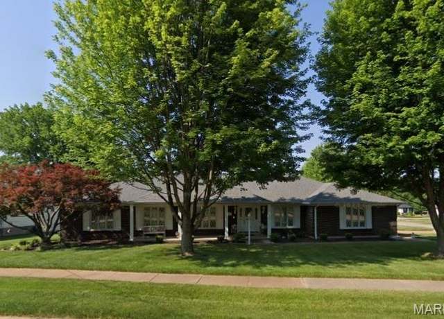 Property at 9826 Regency Pl, St Louis, MO 63128, 4 beds, 2.5 baths