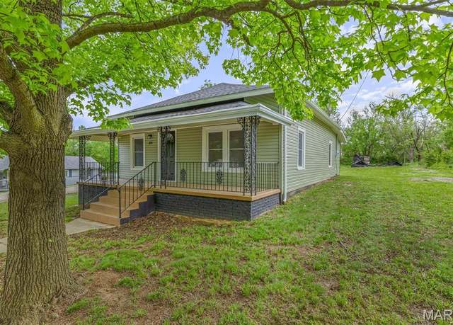 Property at 300 Lewis St, Park Hills, MO 63601, 3 beds, 1 bath