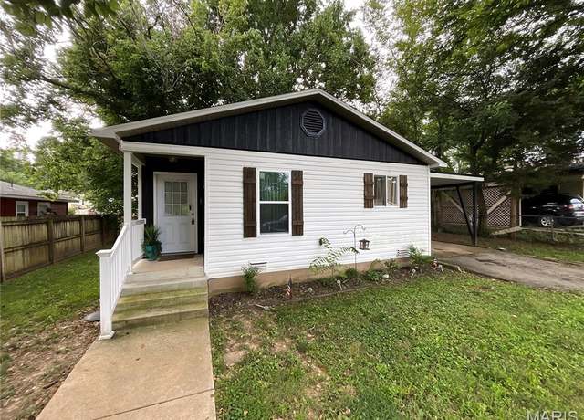 Property at 1052 6th St, West Plains, MO 65775, 3 beds, 2 baths