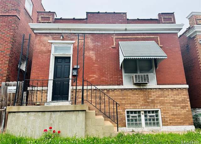 Property at 3515 Itaska St, St Louis, MO 63111, 2 beds, 2 baths