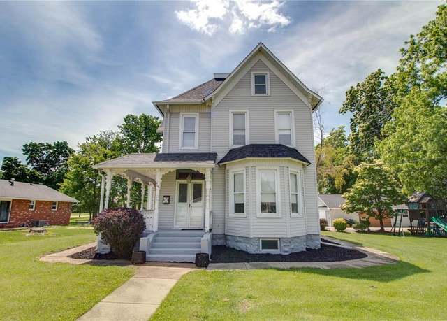 Property at 404 W Arch St, Jerseyville, IL 62052, 4 beds, 2.5 baths