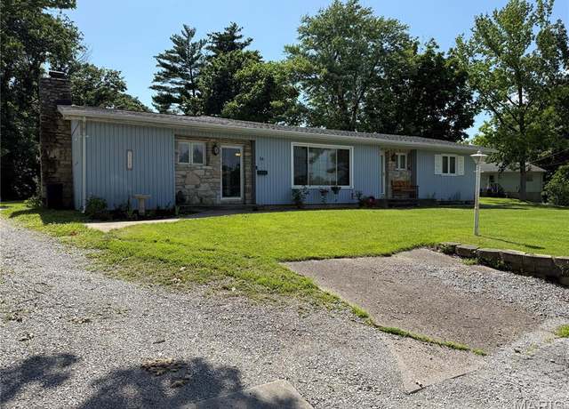 Property at 16 Fair Oaks Dr, Hannibal, MO 63401, 3 beds, 2 baths