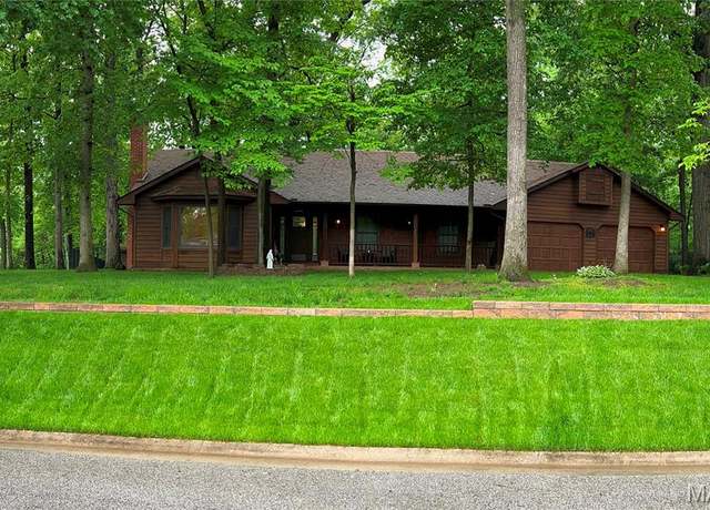 Property at 129 Sir Lawrence Dr, Shiloh, IL 62221, 3 beds, 2 baths