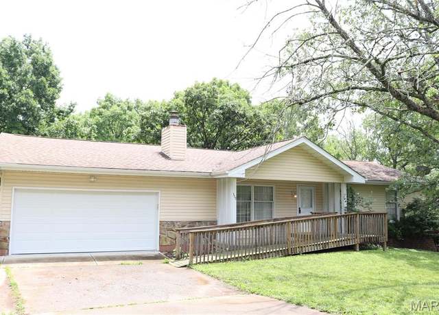 Property at 313 Pearl Dr, Hillsboro, MO 63050, 3 beds, 2.5 baths