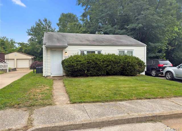 Property at 318 Mueller Ave, Ferguson, MO 63135