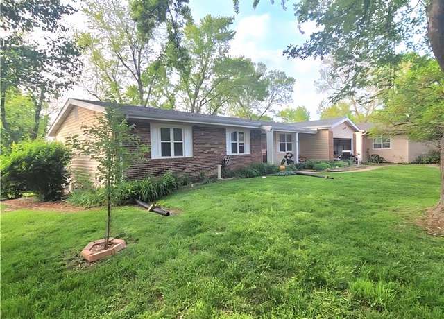 Property at 2 Hyannis Ct, St Charles, MO 63301, 3 beds, 2 baths