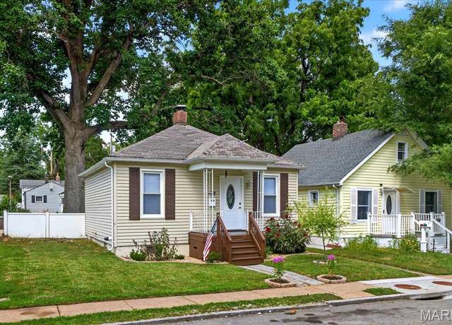 Property at 4005 Eichelberger St, St Louis, MO 63116, 3 beds, 2 baths