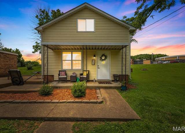 Property at 214 W Jefferson St, Potosi, MO 63664, 3 beds, 2 baths