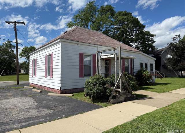 Property at 304 W Main St, East Alton, IL 62024, 1 bath