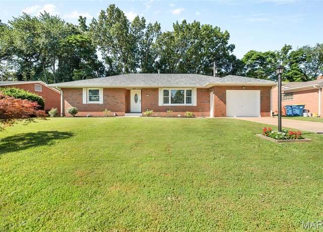 Property at 521 Buena Vista St, Edwardsville, IL 62025, 2 beds, 3 baths