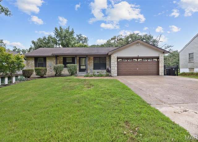 Property at 71 Oakwood Ln, St Louis, MO 63129, 3 beds, 3 baths