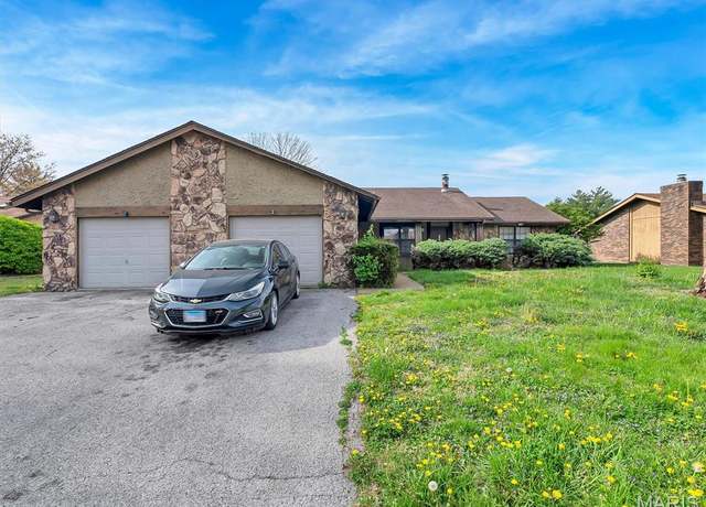 Property at 120 Kingsway Dr, Belleville, IL 62226, 4 beds, 2 baths