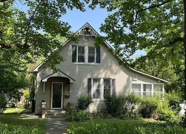 Property at 209 E Eldon St, St James, MO 65559, 3 beds, 2 baths
