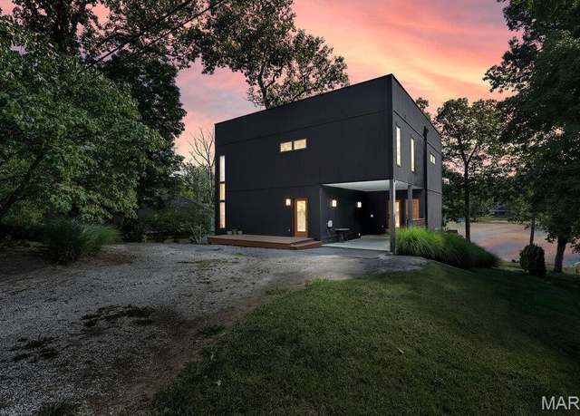 Property at 6252 N Lakeshore Dr, Byrnes Mill, MO 63051, 2 beds, 2.5 baths