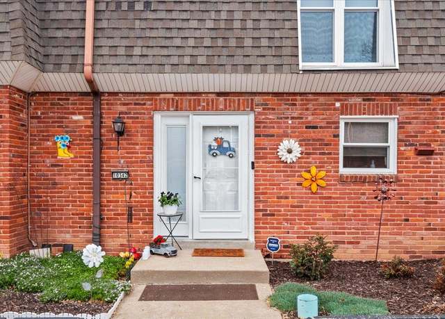 Property at 10342 Corbeil Dr, St Louis, MO 63146, 3 beds, 2.5 baths