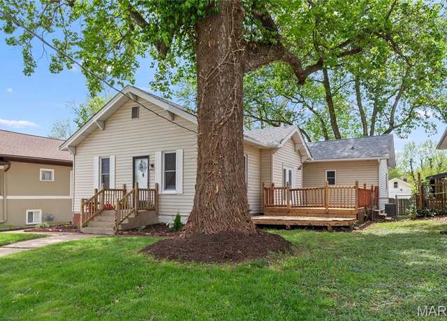 Property at 2743 Hillcrest Ave, Alton, IL 62002, 4 beds, 2 baths