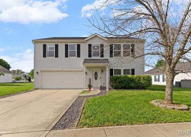 Property at 1413 Royal Forest Dr, Mascoutah, IL 62258, 4 beds, 2.5 baths