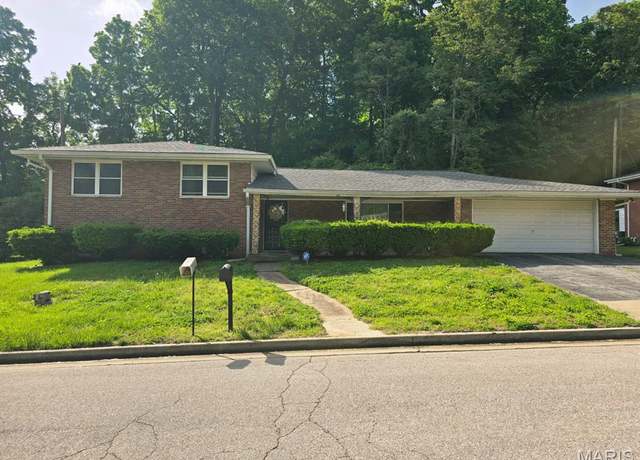 Property at 1026 La Pleins Dr, East St Louis, IL 62203, 3 beds, 1.5 baths