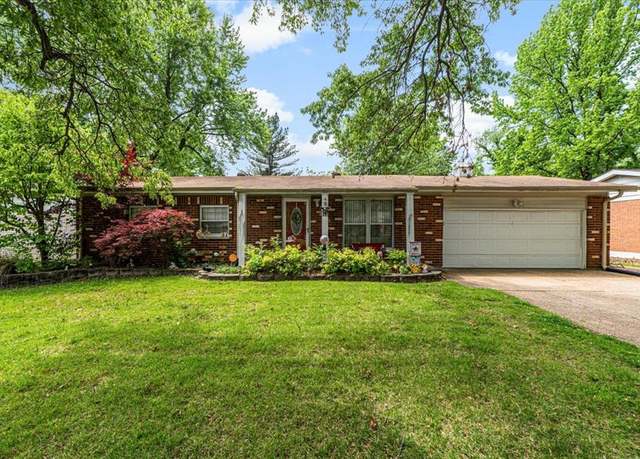 Property at 930 Laredo Ave, St Louis, MO 63138, 3 beds, 2.5 baths