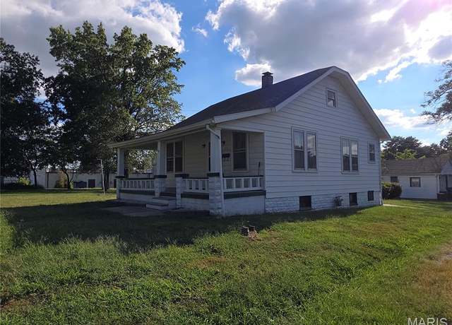 Property at 129 N 44th St, Belleville, IL 62226, 2 beds, 2 baths