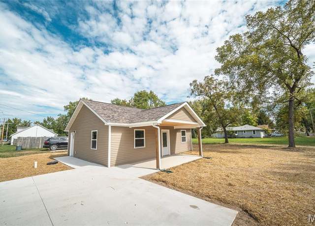 Property at 94 S Carson St, St James, MO 65559, 2 beds, 1 bath