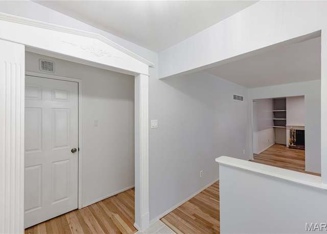 Property at 1212 Cheverly Ct, St Louis, MO 63146, 3 beds, 2.5 baths
