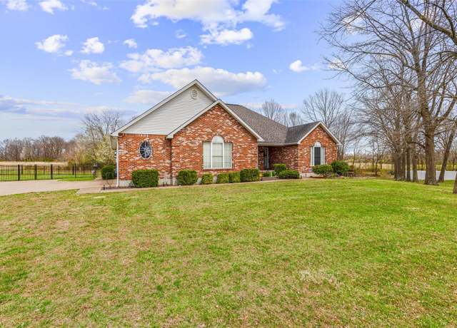 Property at 717 Valley Brook Dr, Farmington, MO 63640, 3 beds, 3 baths